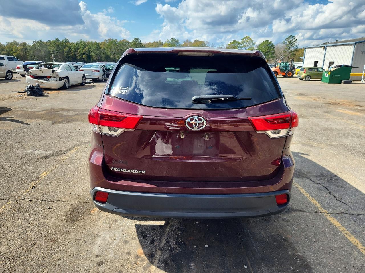2019 TOYOTA HIGHLANDER LE photo 6