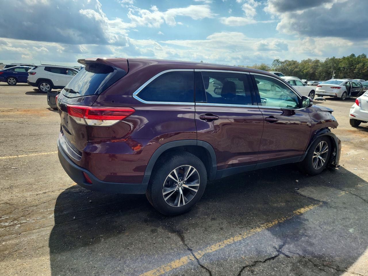 2019 TOYOTA HIGHLANDER LE photo 3