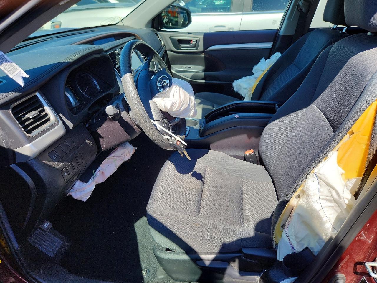 2019 TOYOTA HIGHLANDER LE photo 7