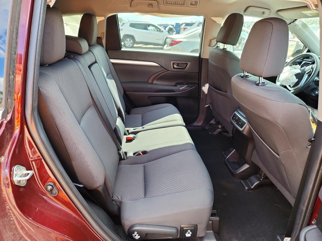2019 TOYOTA HIGHLANDER LE photo 11
