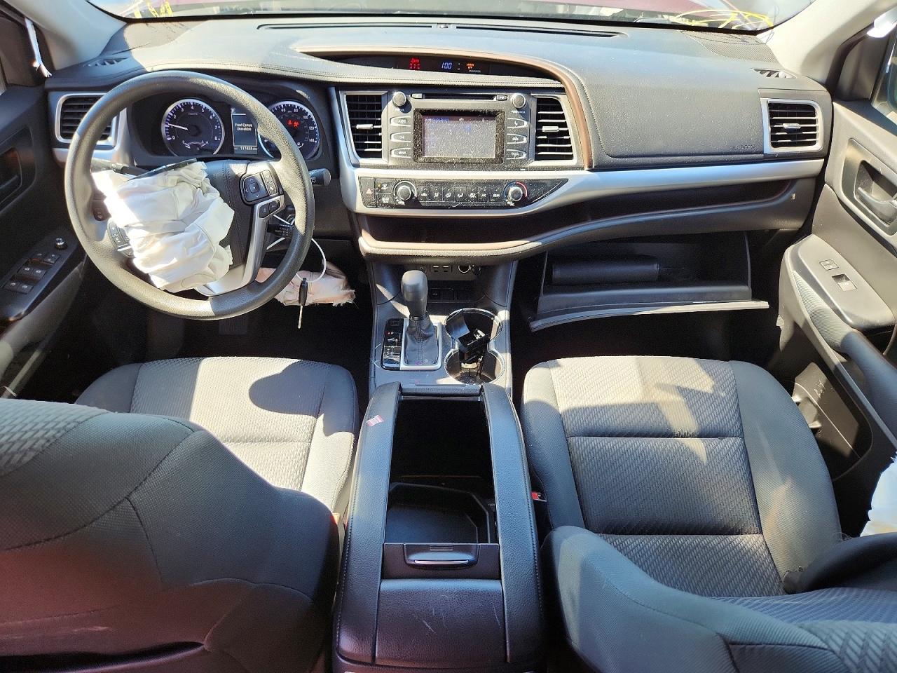 2019 TOYOTA HIGHLANDER LE photo 8