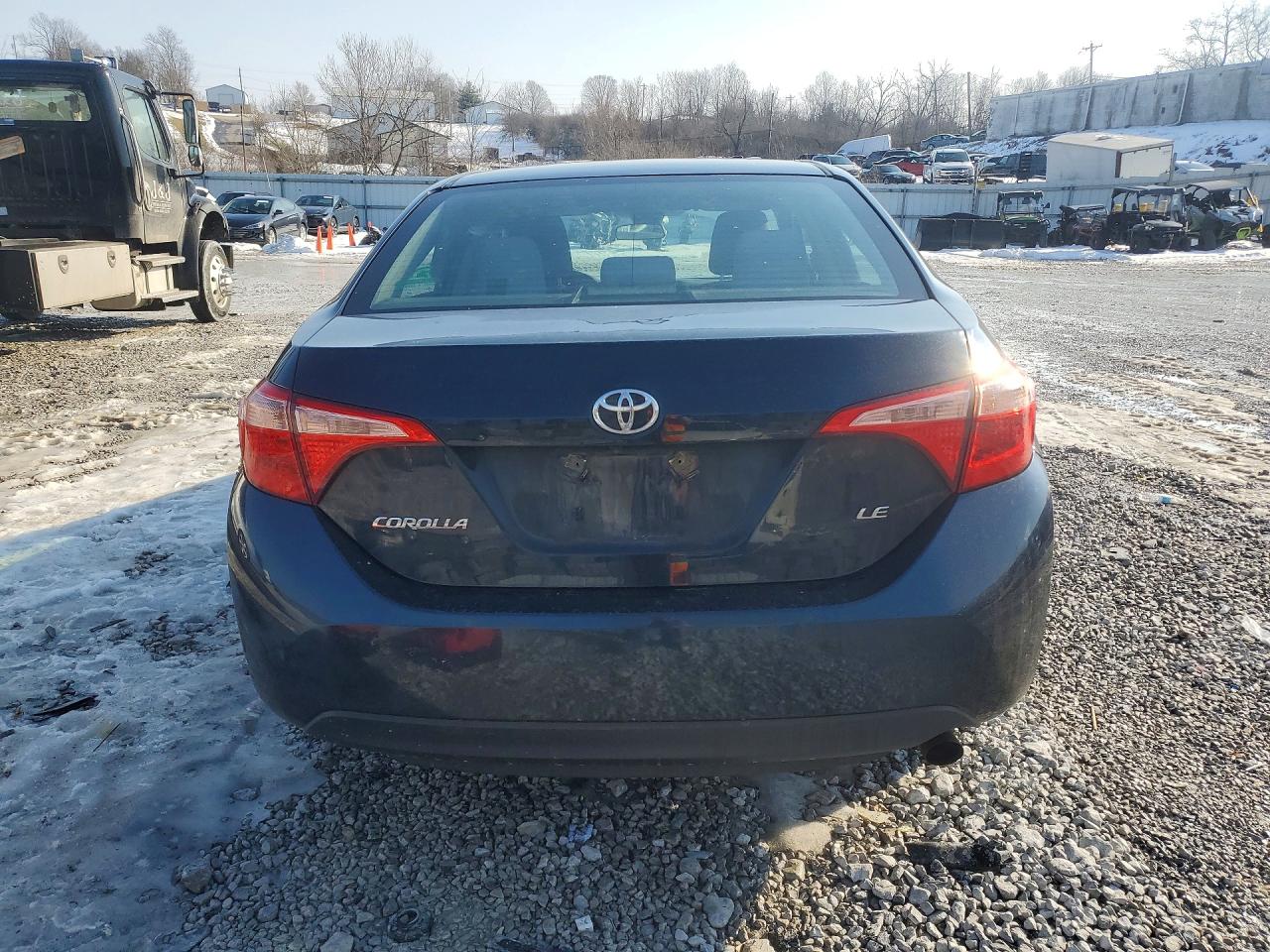2018 TOYOTA COROLLA LE photo 11