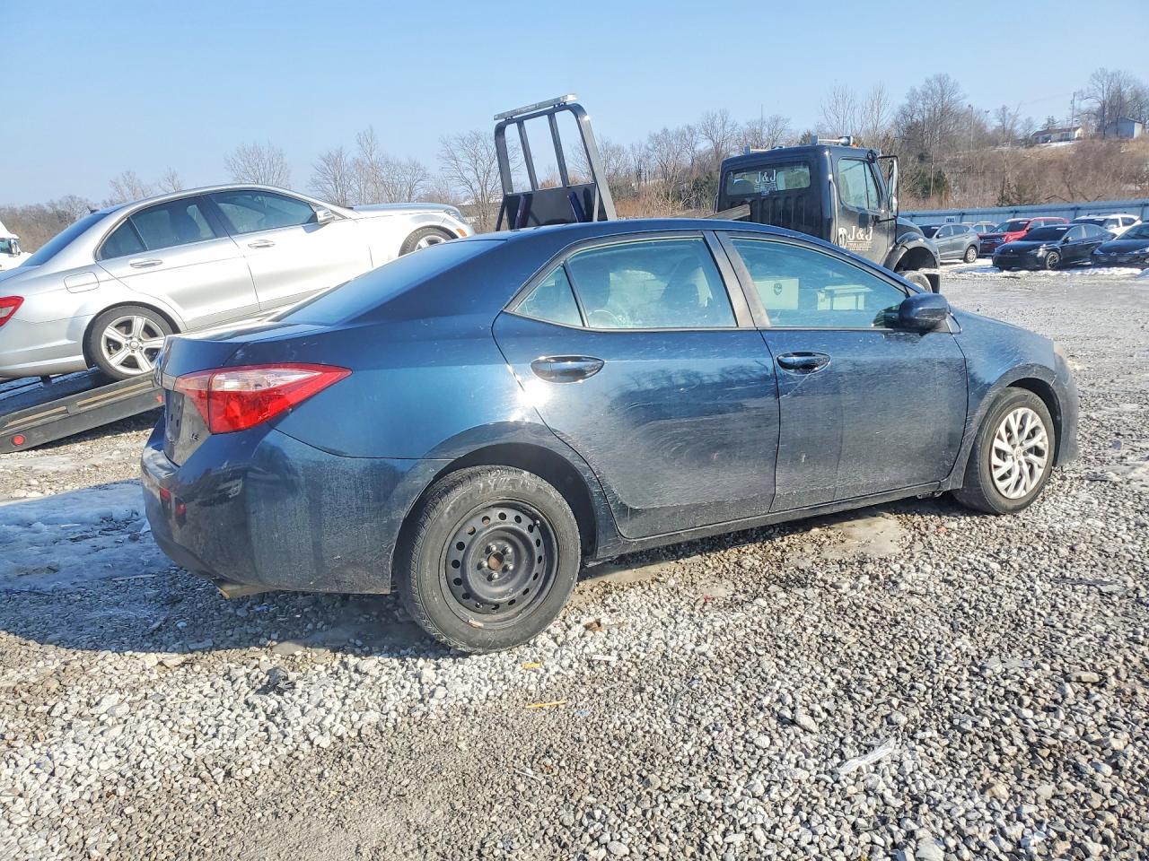 2018 TOYOTA COROLLA LE photo 5
