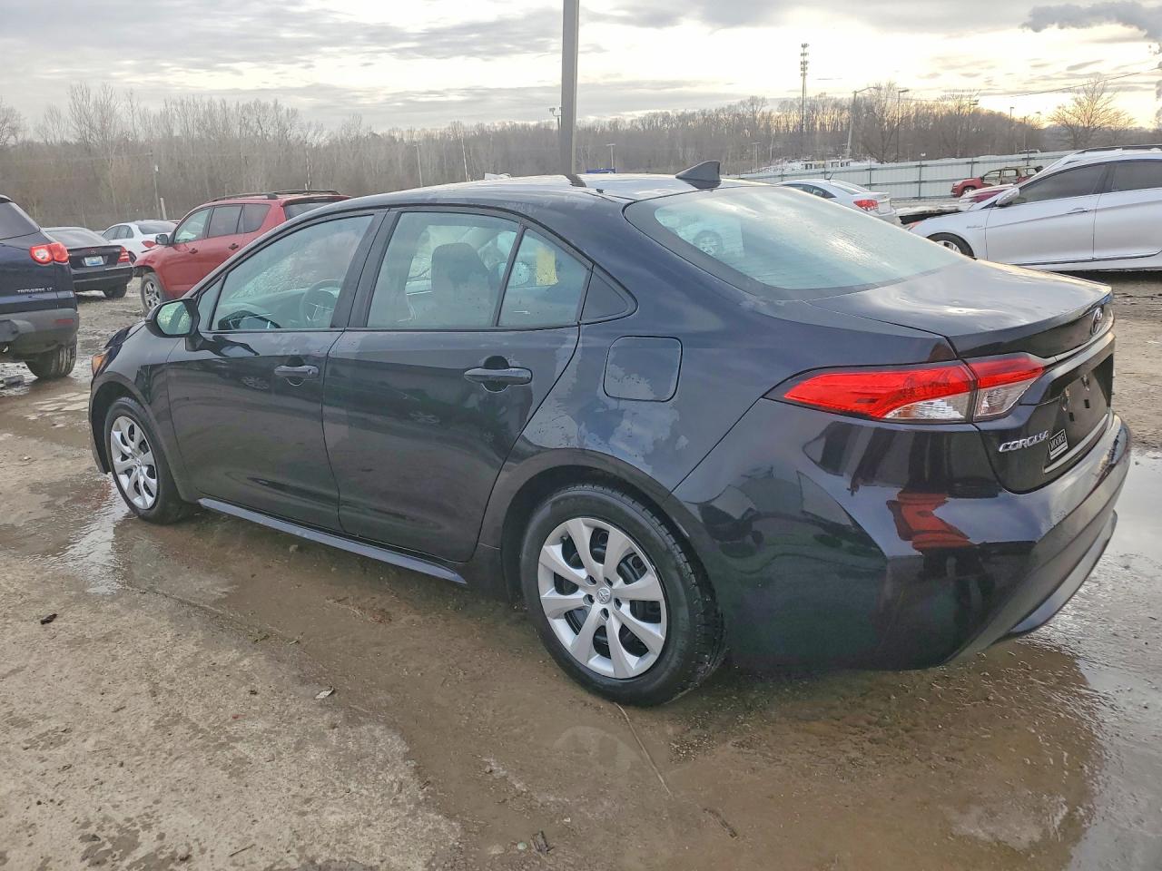 2021 TOYOTA COROLLA LE photo 3