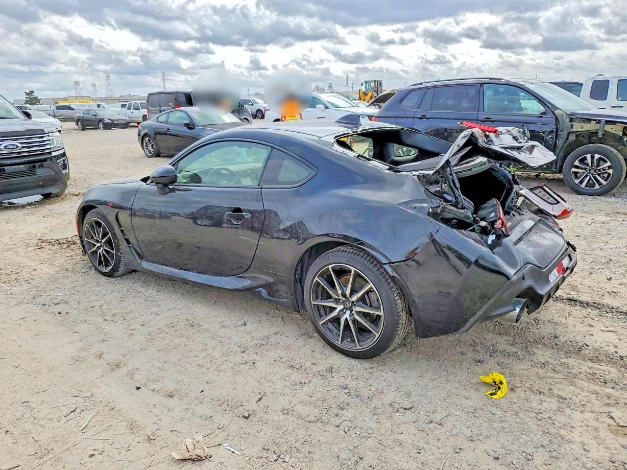 2023 TOYOTA GR 86 photo 2