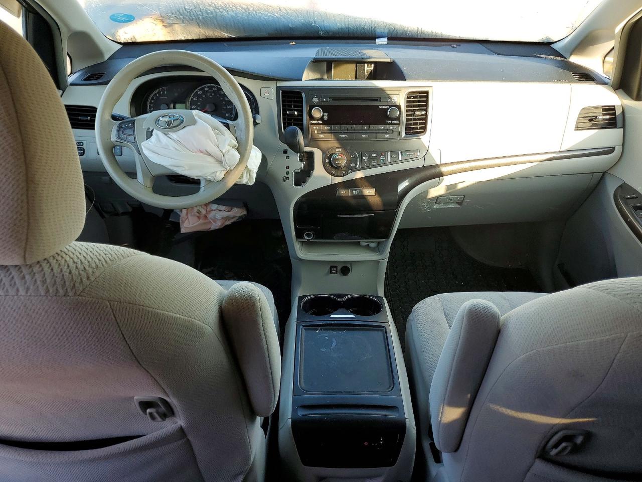 2013 TOYOTA SIENNA LE 8-PASSENGER photo 8