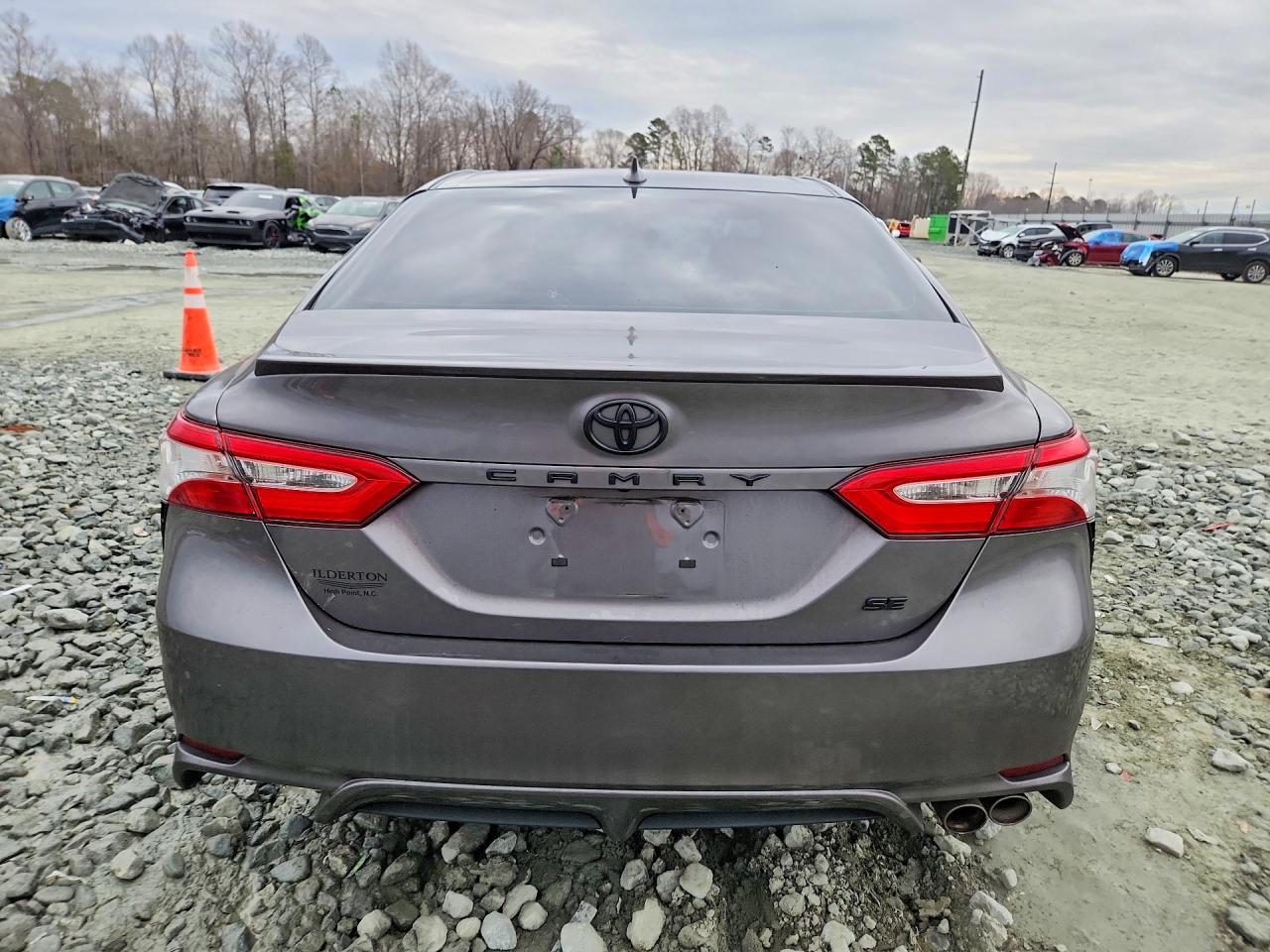 2020 TOYOTA CAMRY SE photo 6