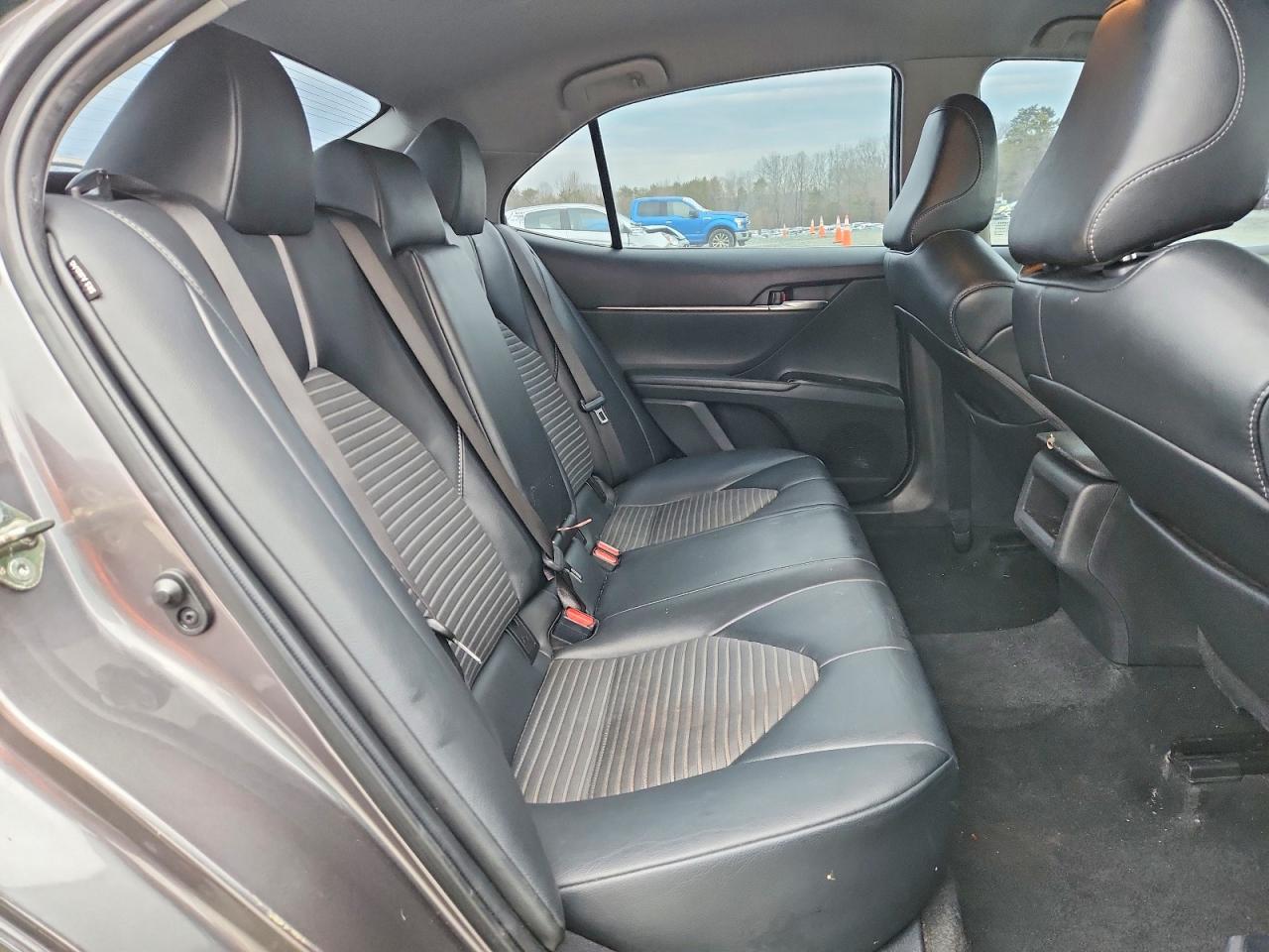 2020 TOYOTA CAMRY SE photo 10