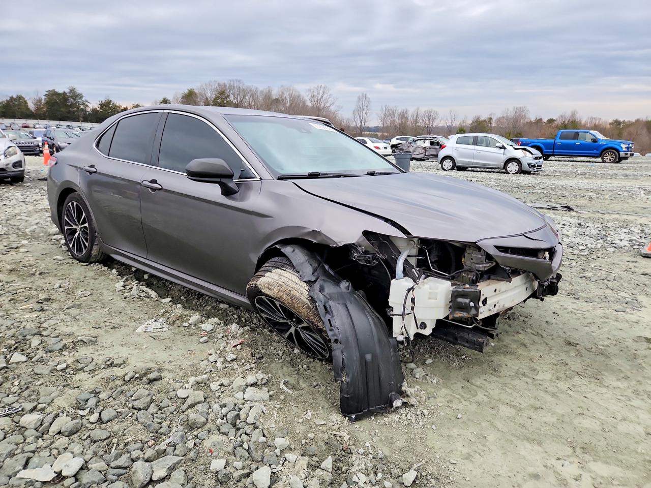 2020 TOYOTA CAMRY SE photo 4