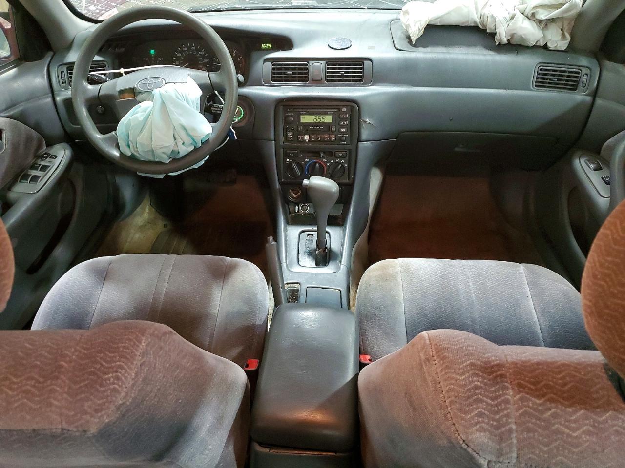 1997 TOYOTA CAMRY LE photo 8