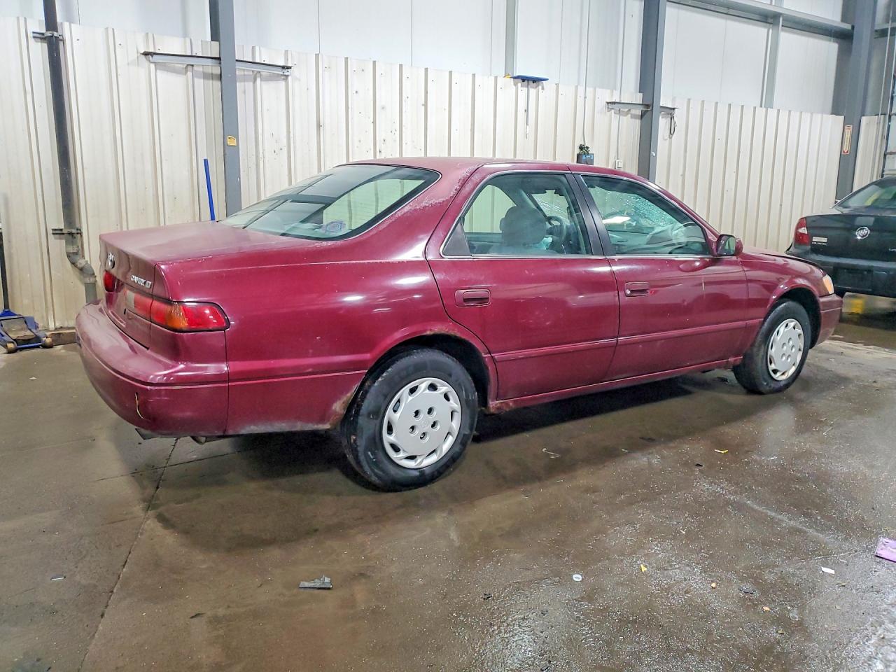 1997 TOYOTA CAMRY LE photo 3