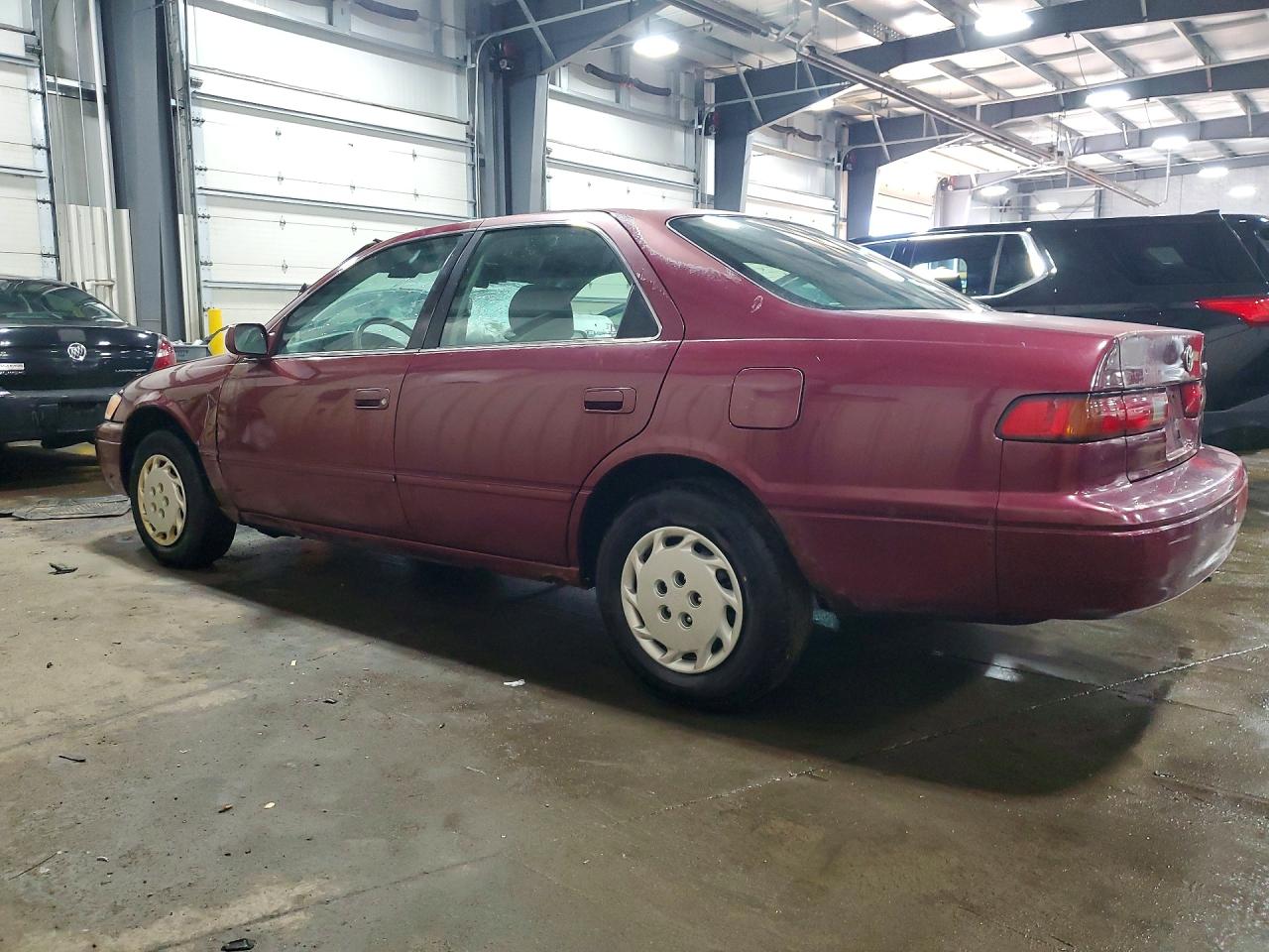 1997 TOYOTA CAMRY LE photo 2