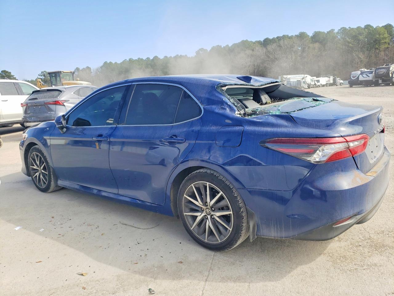 2024 TOYOTA CAMRY XLE photo 2