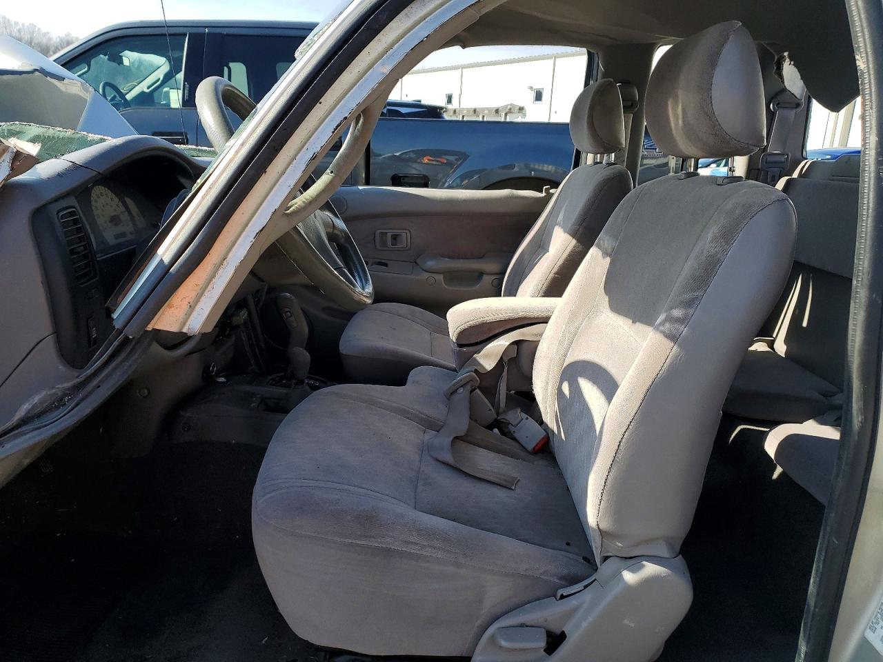 2004 TOYOTA TACOMA photo 7