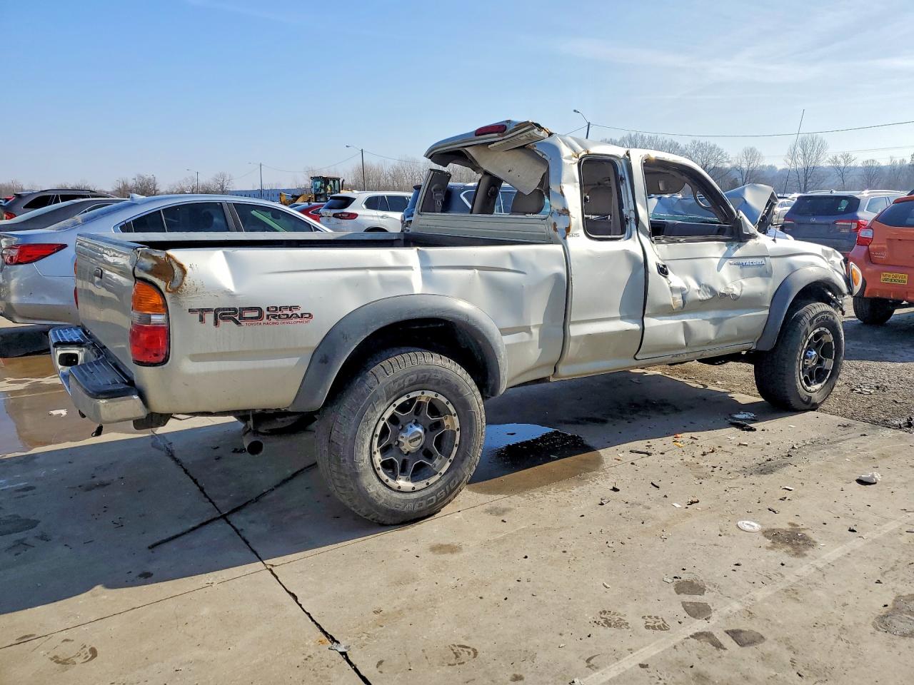 2004 TOYOTA TACOMA photo 3