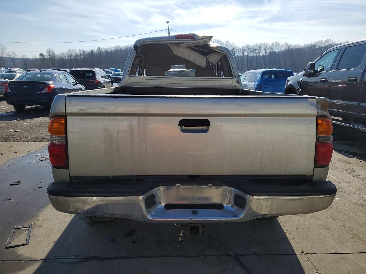 2004 TOYOTA TACOMA photo 6