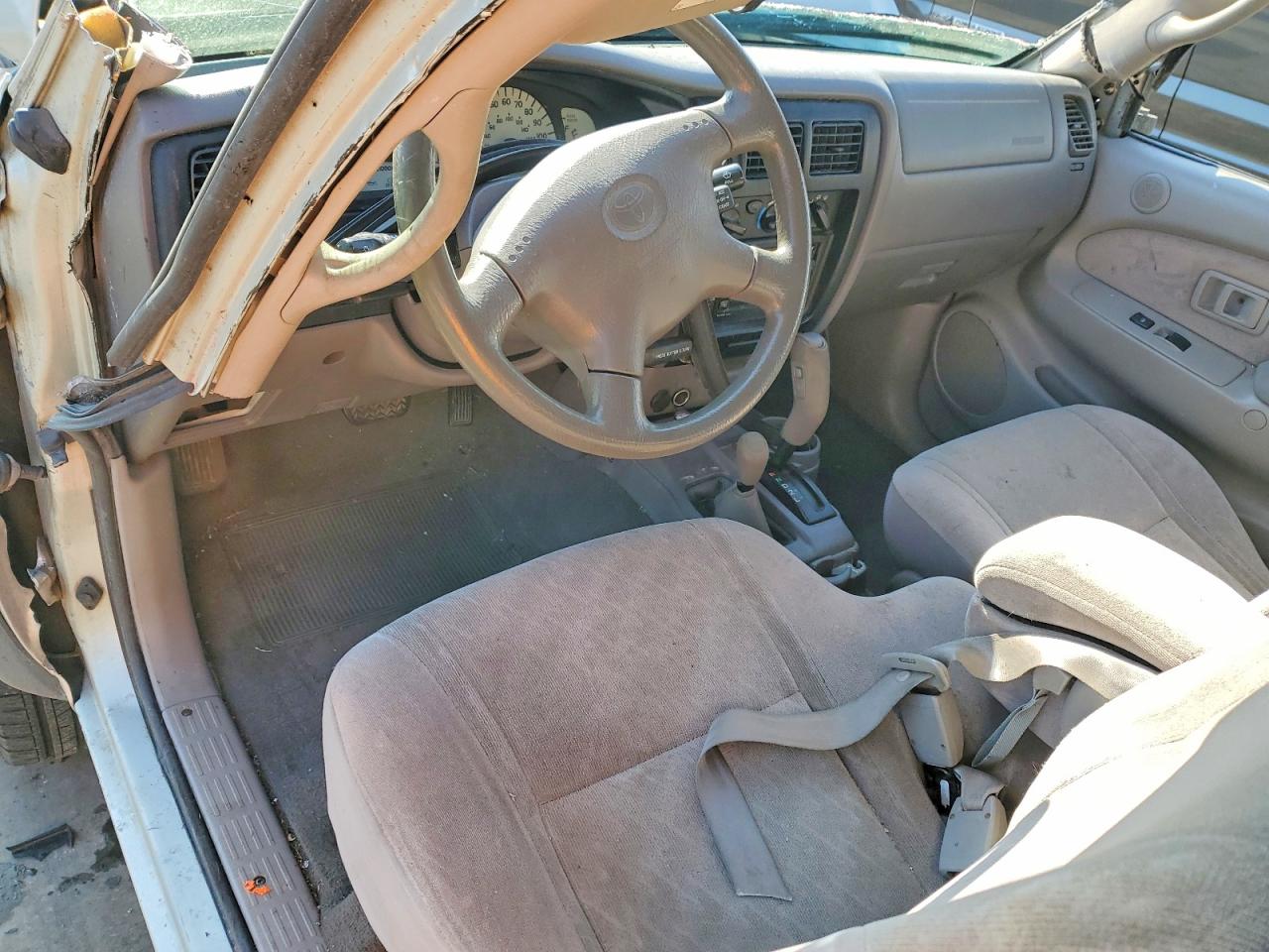 2004 TOYOTA TACOMA photo 8