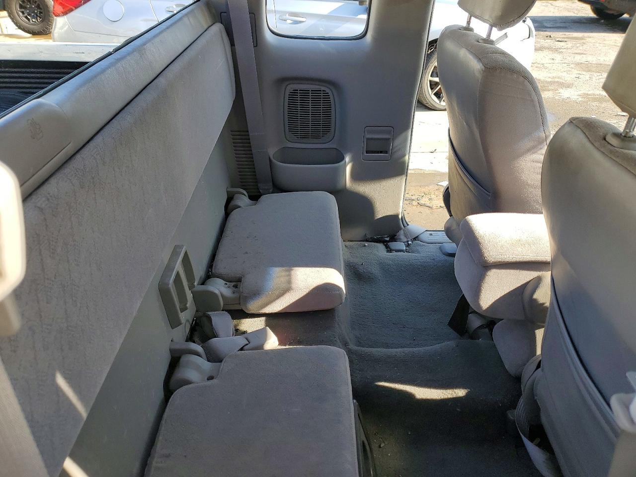 2004 TOYOTA TACOMA photo 10