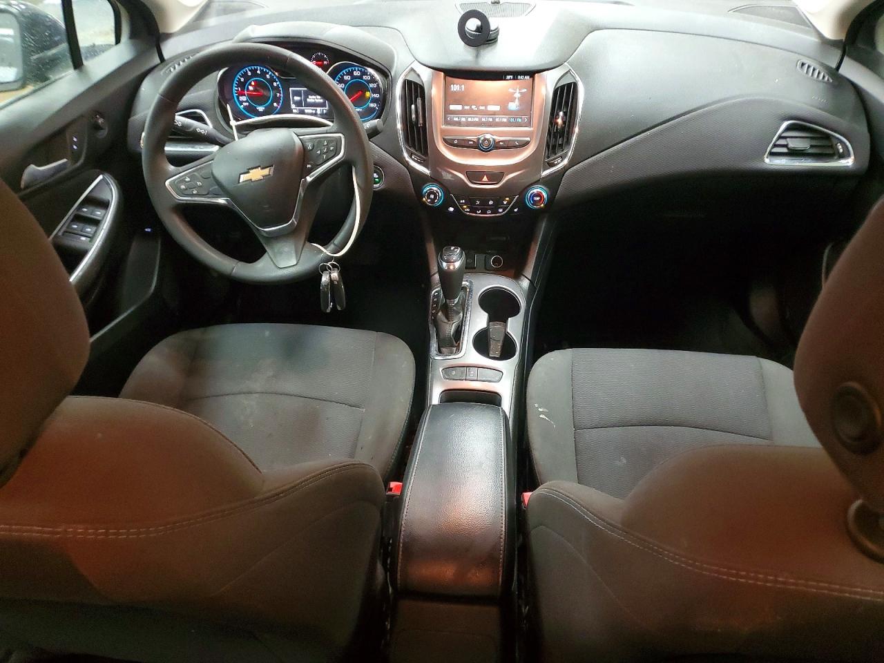 2017 CHEVROLET CRUZE LT photo 8