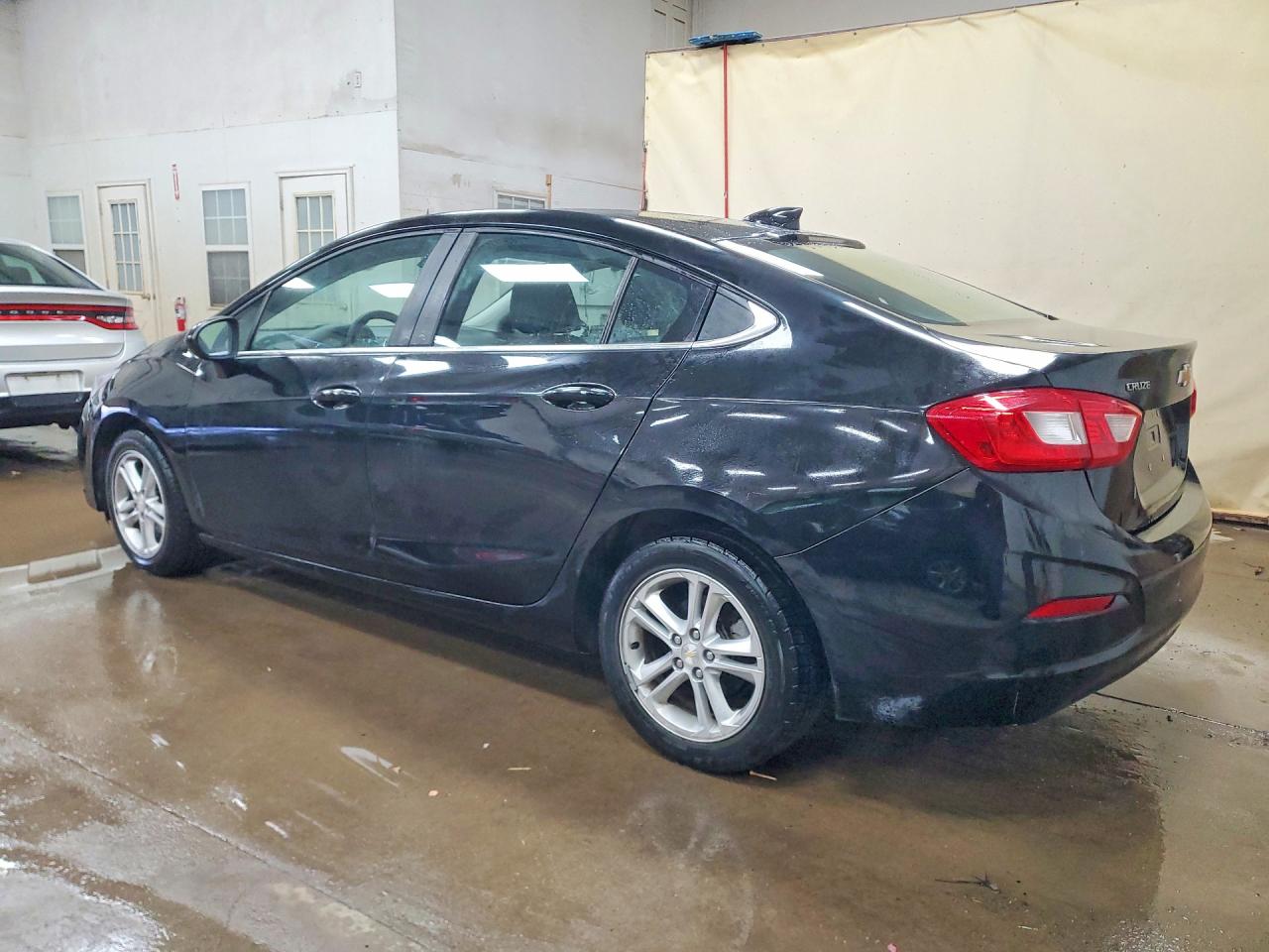 2017 CHEVROLET CRUZE LT photo 2