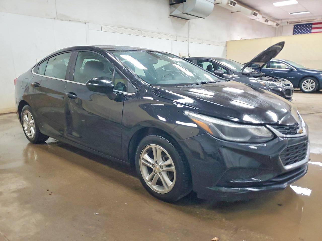 2017 CHEVROLET CRUZE LT photo 4