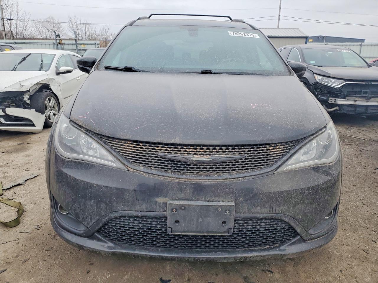 2019 CHRYSLER PACIFICA LIMITED photo 13