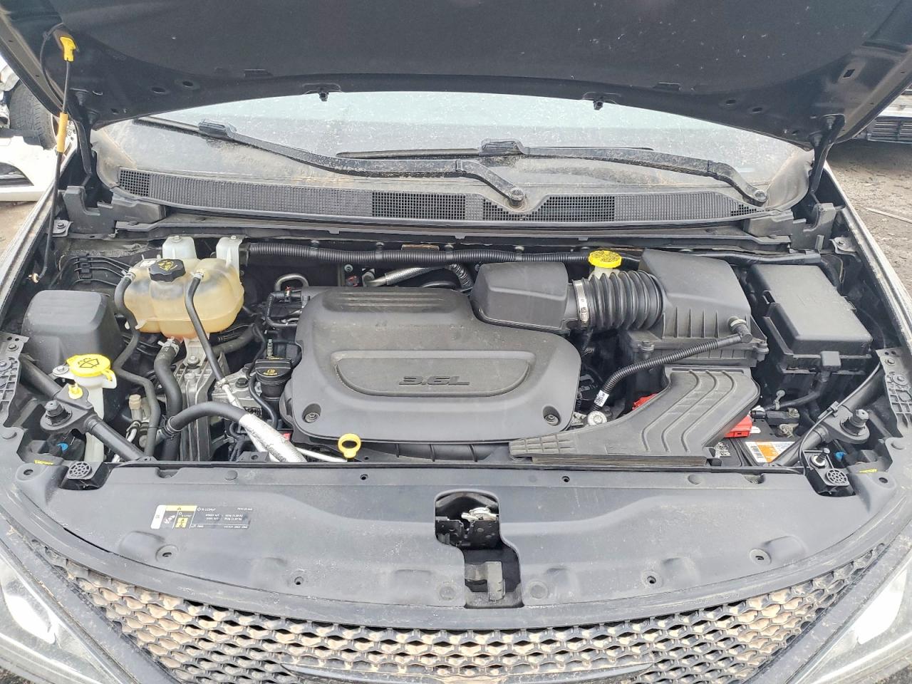 2019 CHRYSLER PACIFICA LIMITED photo 34