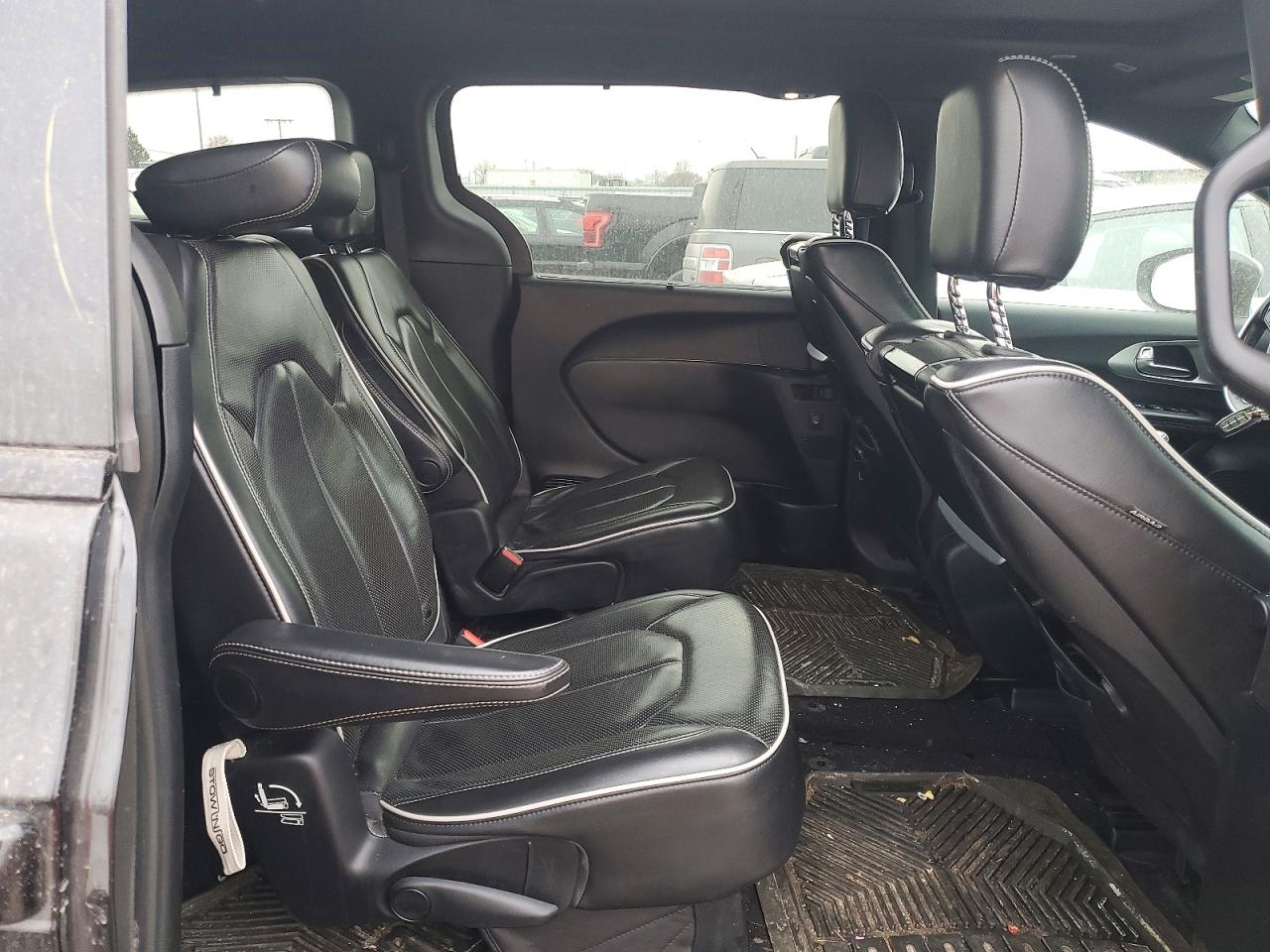 2019 CHRYSLER PACIFICA LIMITED photo 31