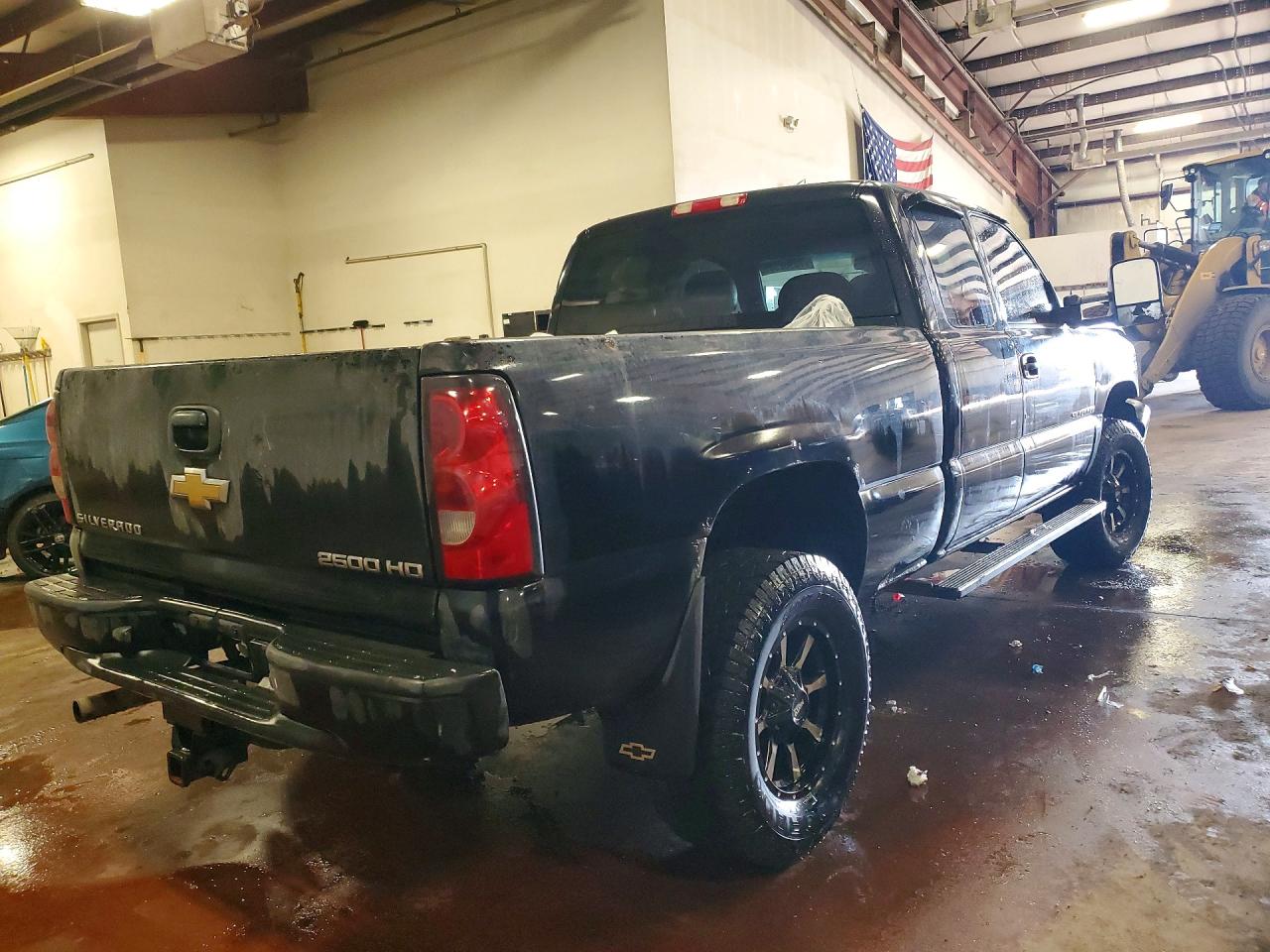 2005 CHEVROLET SILVERADO K2500 HEAVY DUTY photo 3