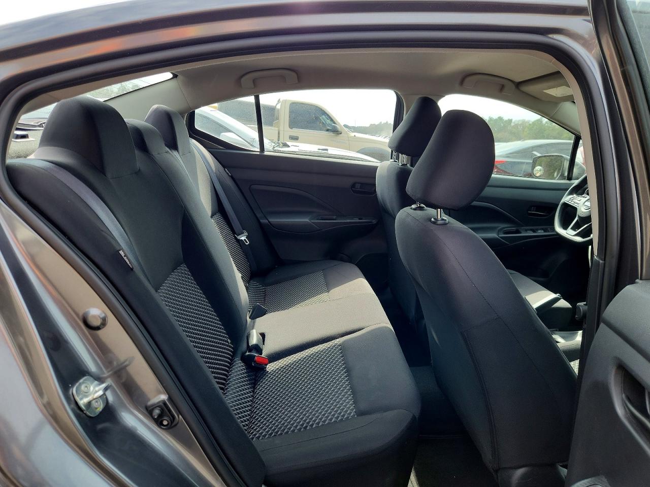 2021 NISSAN VERSA S photo 28