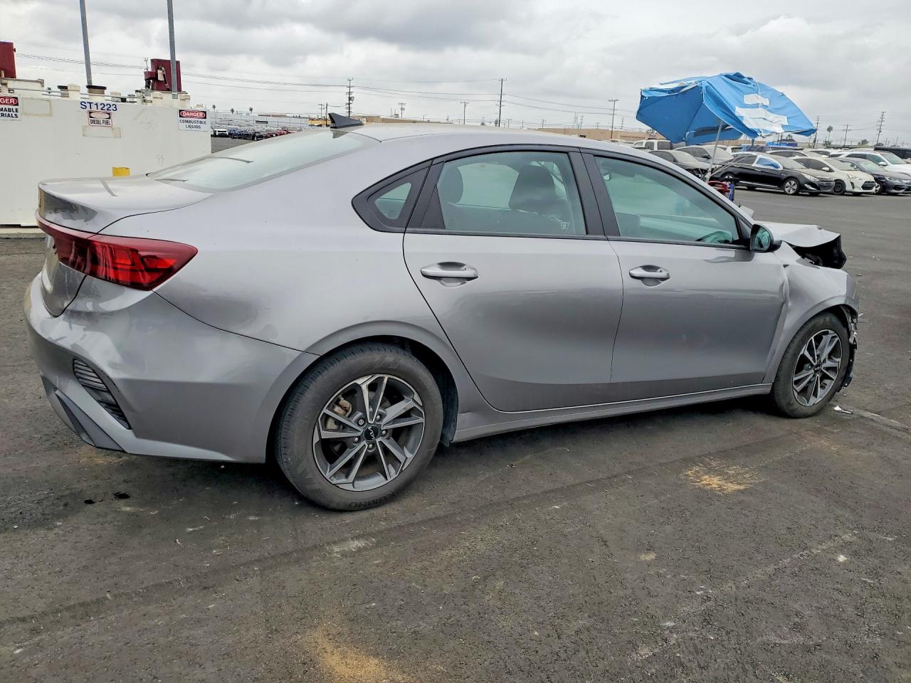 2023 KIA FORTE LXS photo 3