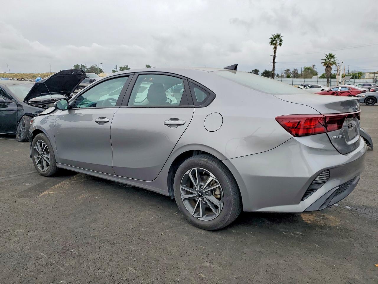 2023 KIA FORTE LXS photo 2