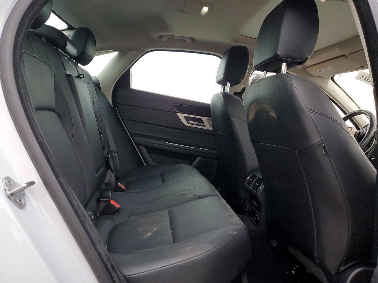 2016 JAGUAR XF PREMIUM photo 10