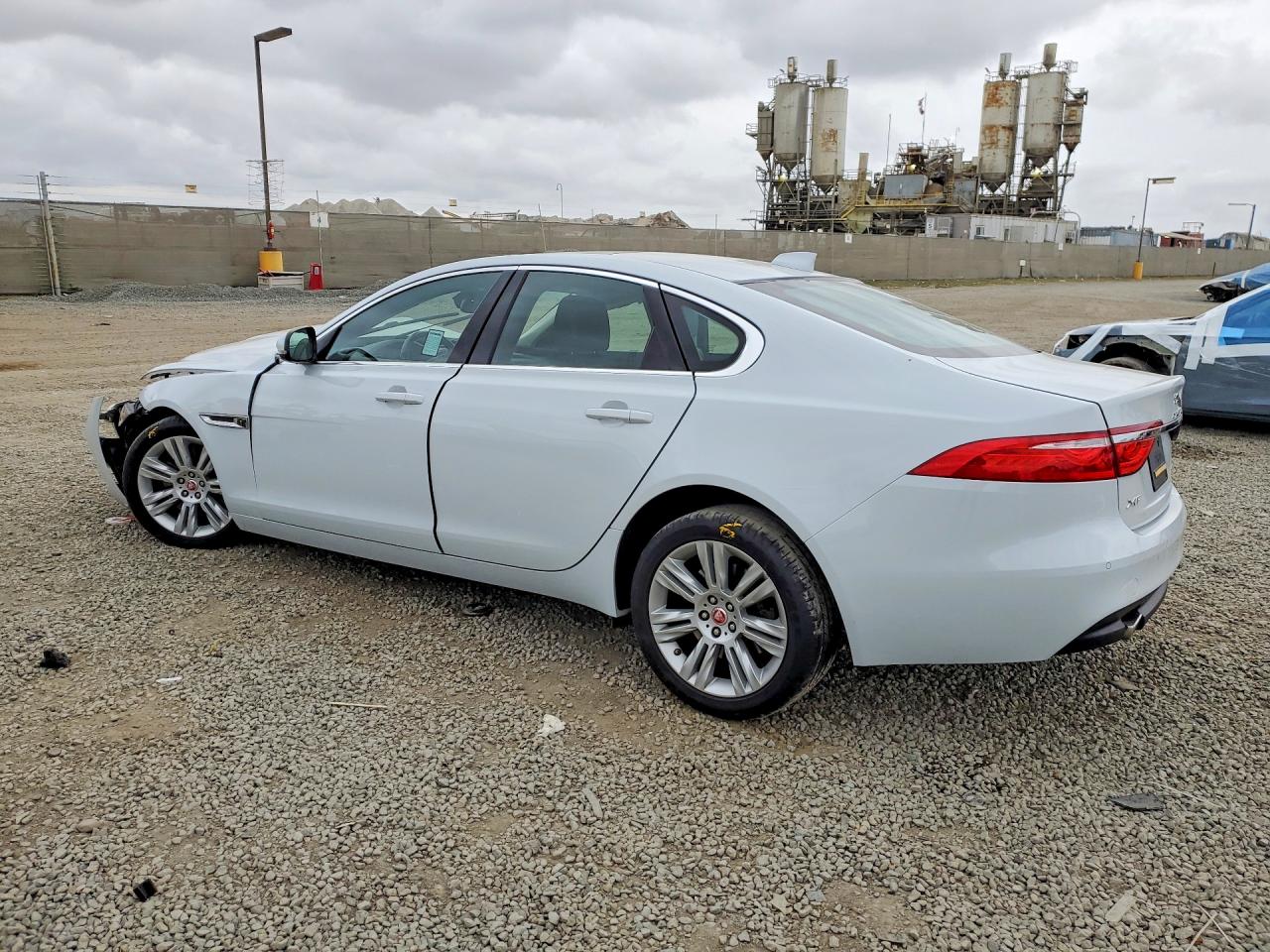 2016 JAGUAR XF PREMIUM photo 2