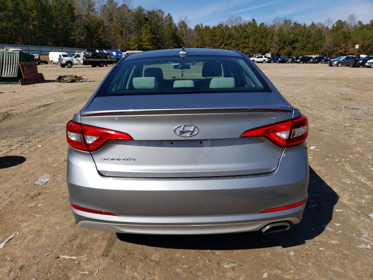 2015 HYUNDAI SONATA SE photo 11