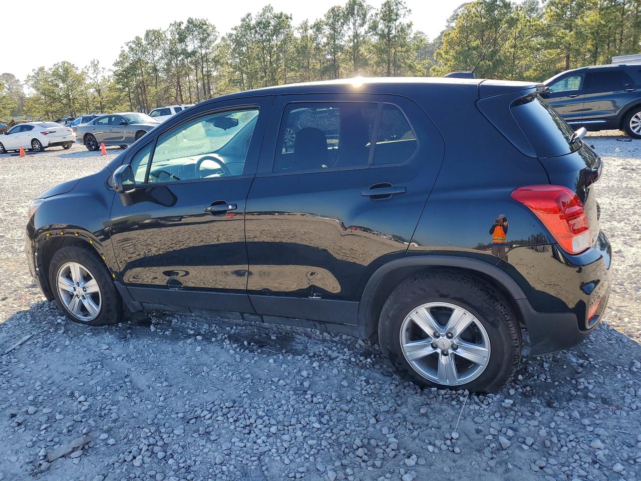 2021 CHEVROLET TRAX LS photo 3