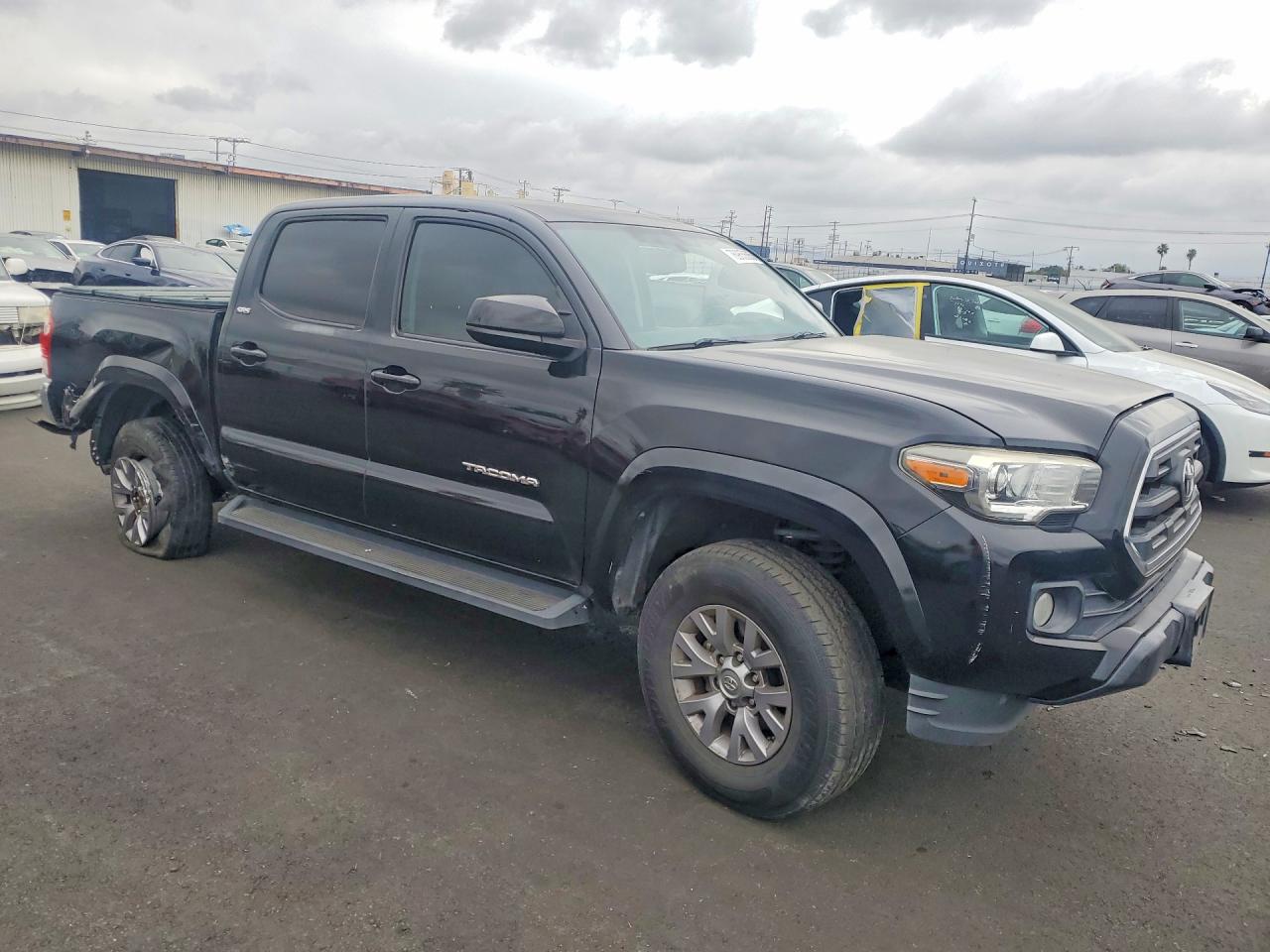 2017 TOYOTA TACOMA photo 7