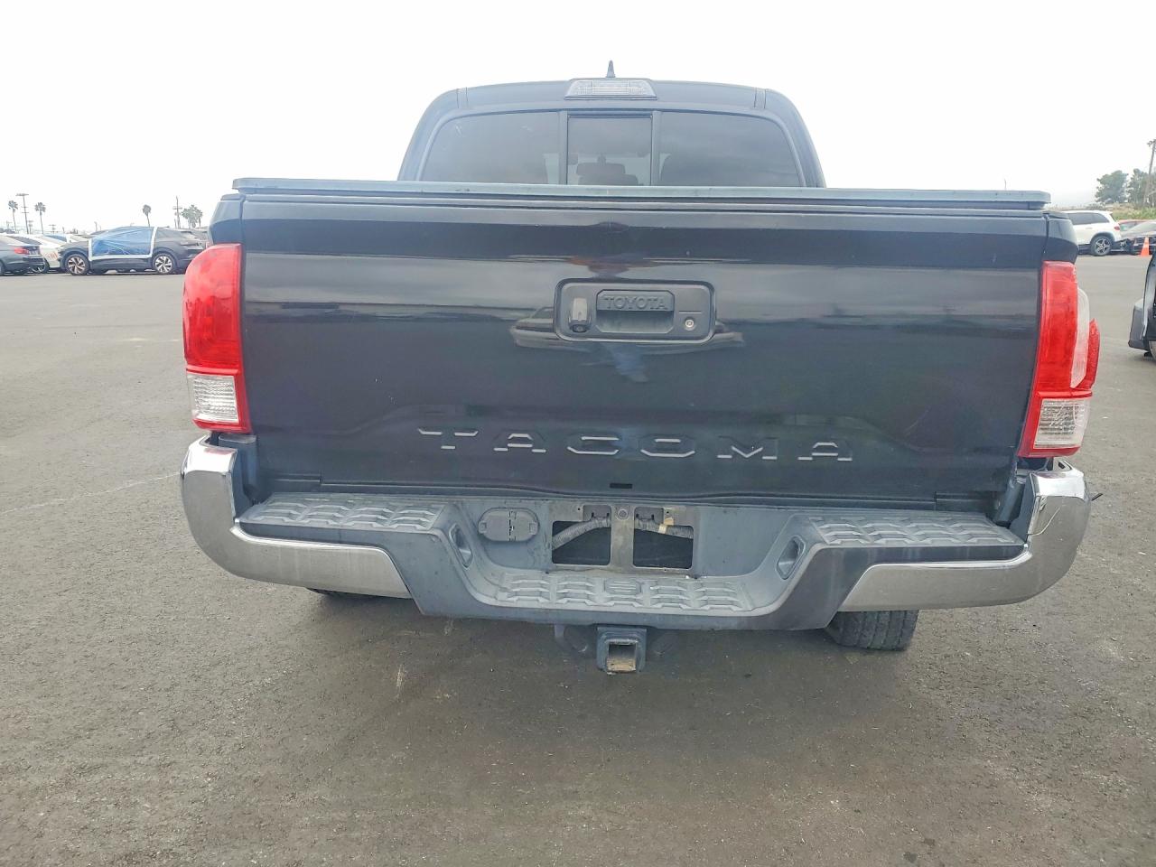 2017 TOYOTA TACOMA photo 11