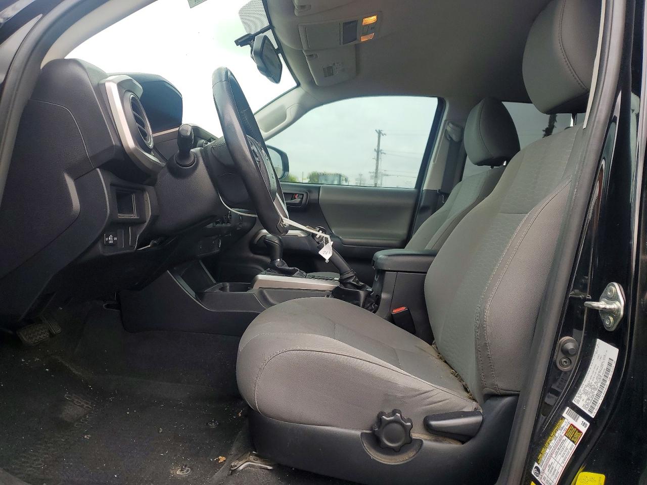 2017 TOYOTA TACOMA photo 13
