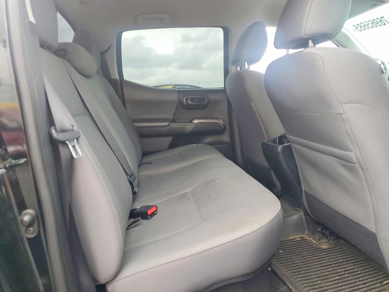 2017 TOYOTA TACOMA photo 19