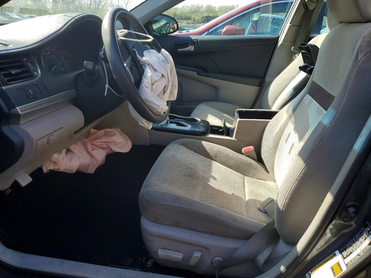 2012 TOYOTA CAMRY LE photo 19