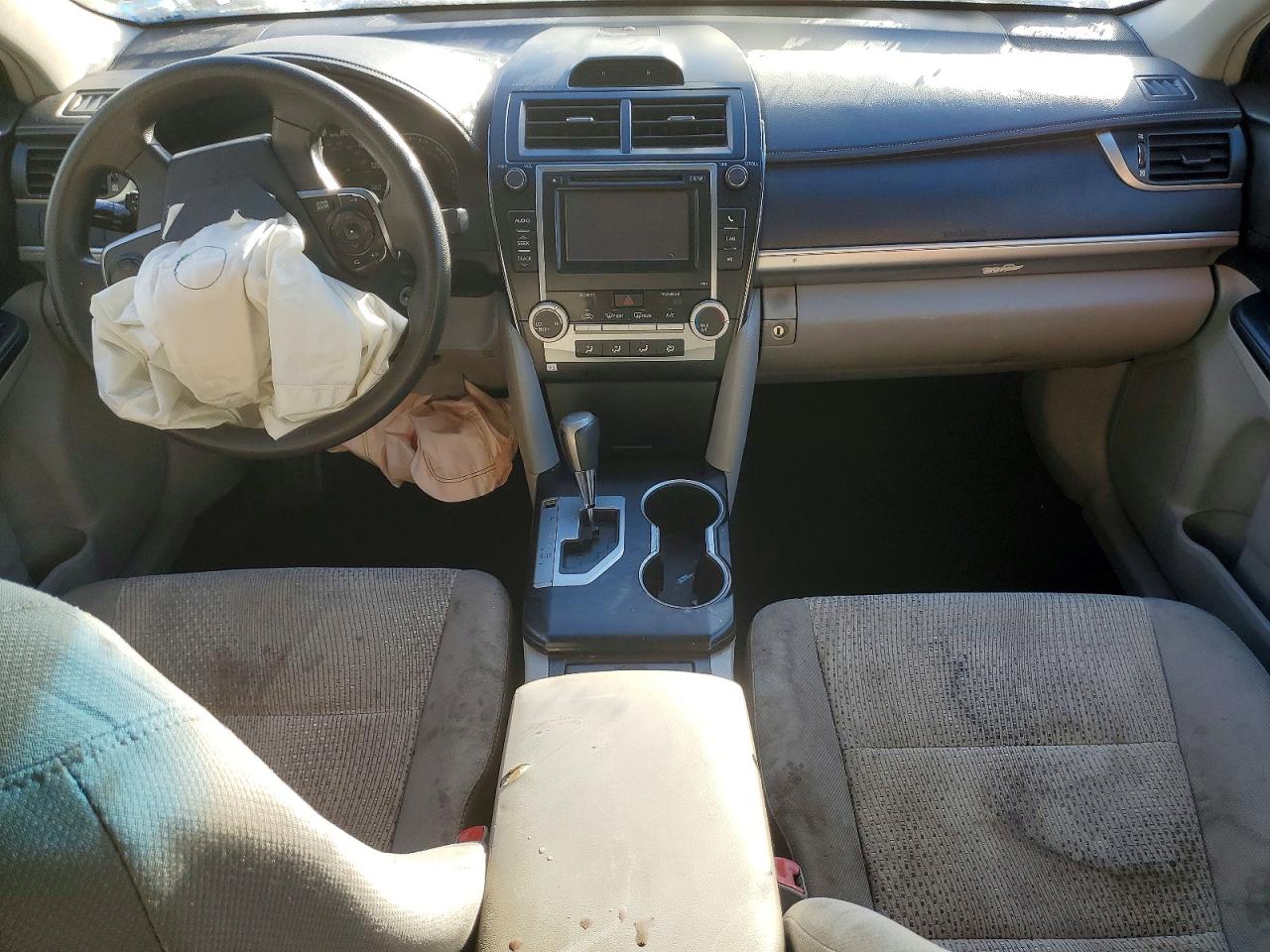 2012 TOYOTA CAMRY LE photo 22
