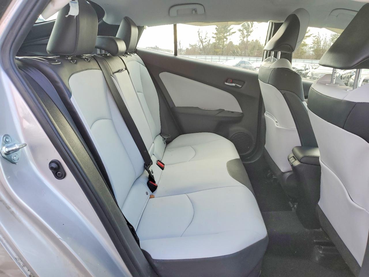 2019 TOYOTA PRIUS XLE AWD-E photo 10