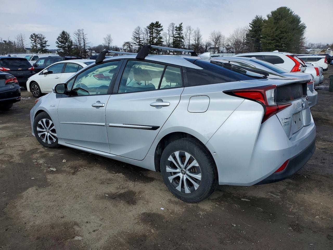 2019 TOYOTA PRIUS XLE AWD-E photo 2