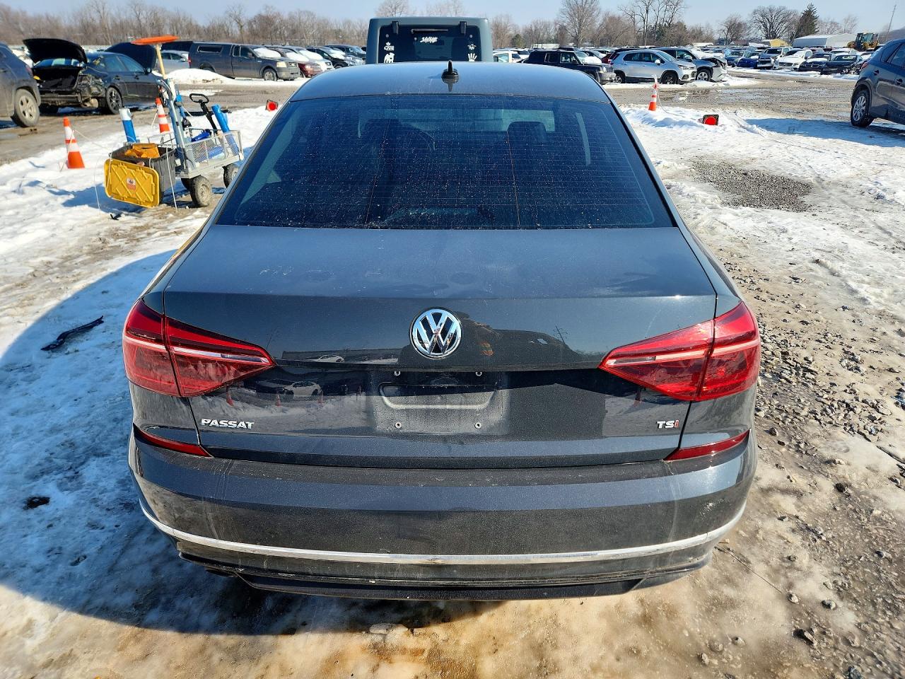 2018 VOLKSWAGEN PASSAT S photo 6