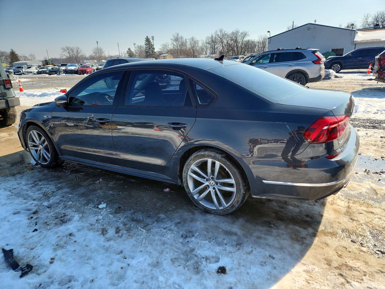 2018 VOLKSWAGEN PASSAT S photo 2