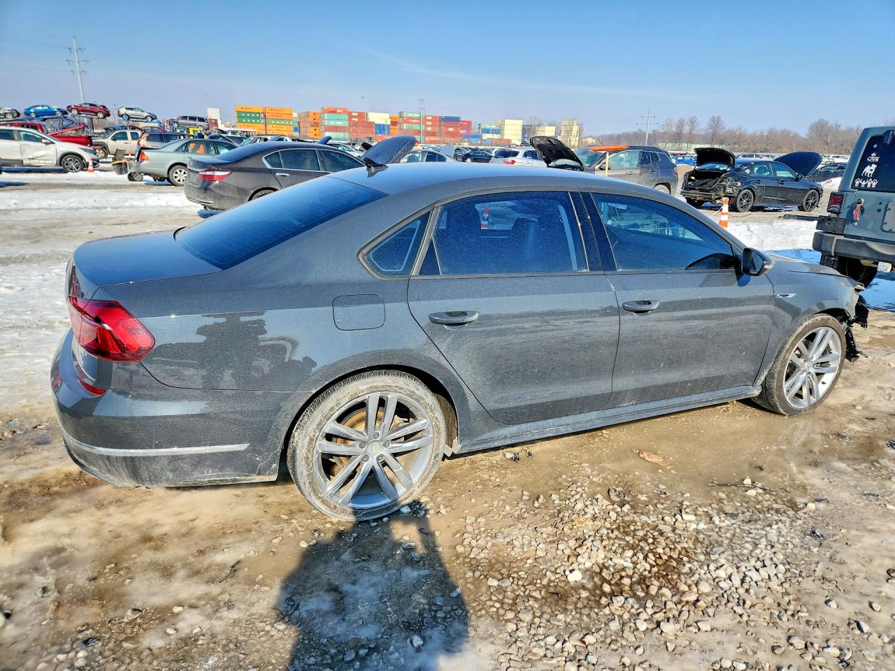2018 VOLKSWAGEN PASSAT S photo 3