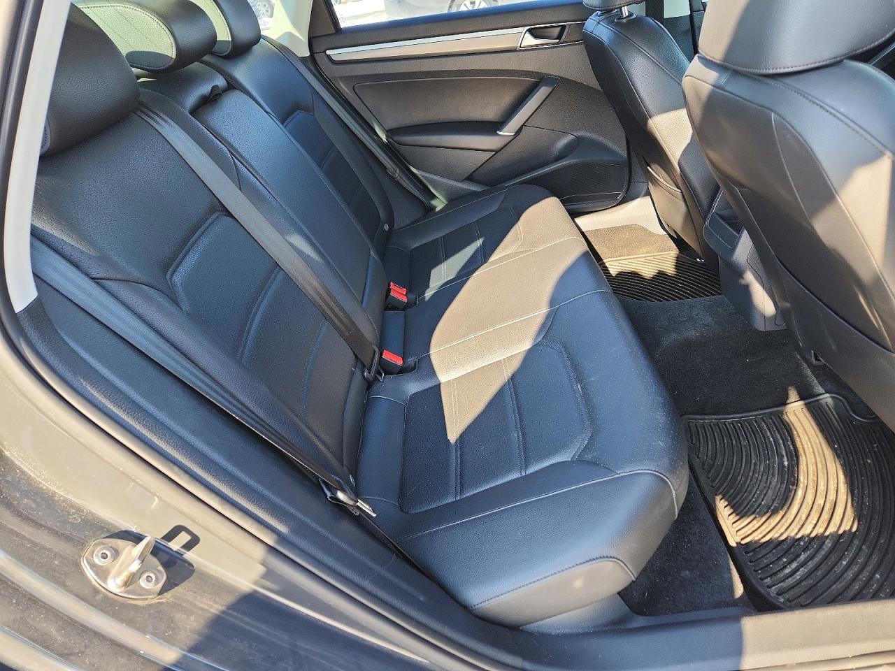 2018 VOLKSWAGEN PASSAT S photo 10
