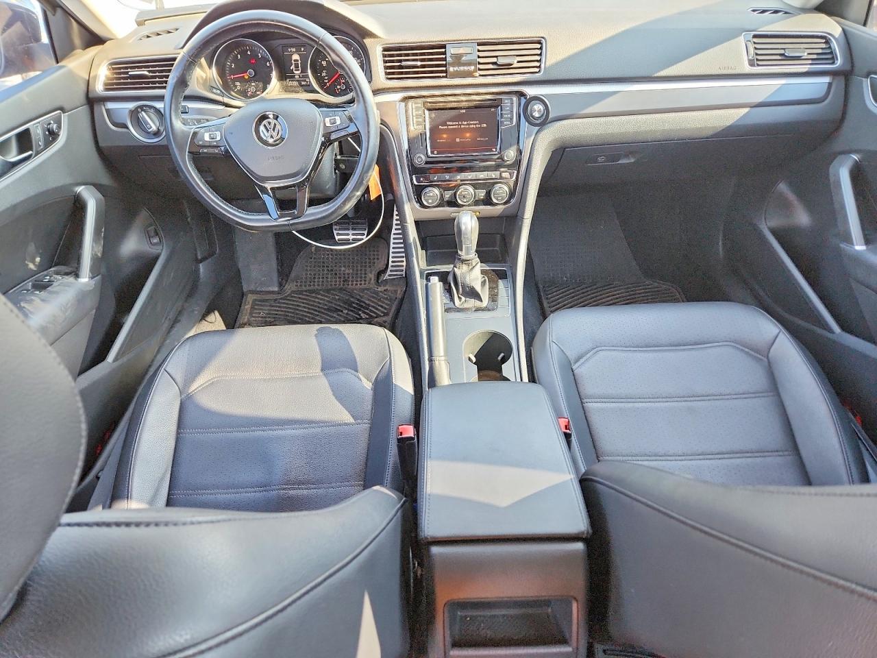 2018 VOLKSWAGEN PASSAT S photo 8