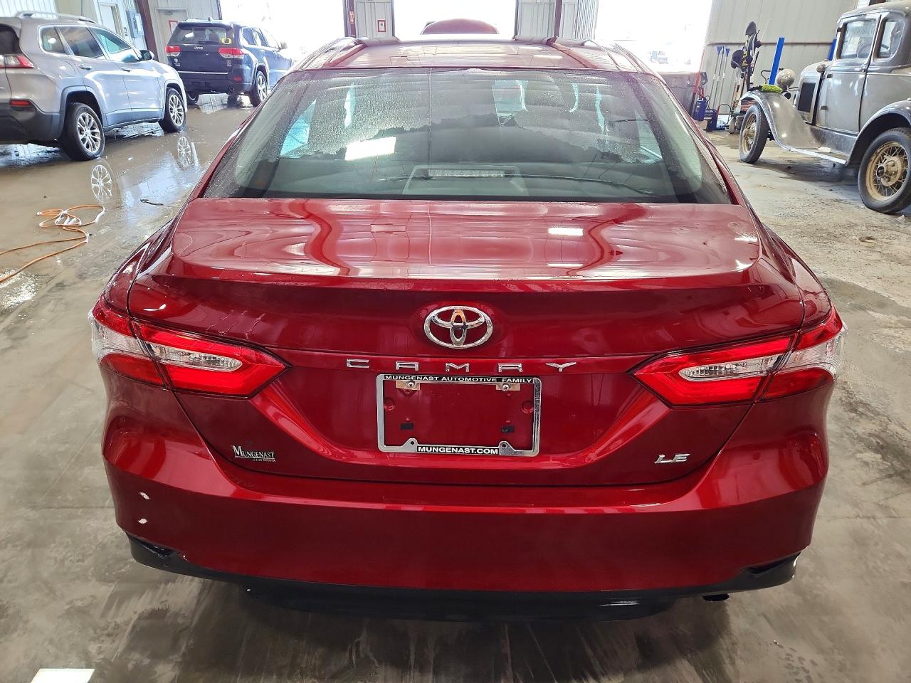2018 TOYOTA CAMRY LE photo 6